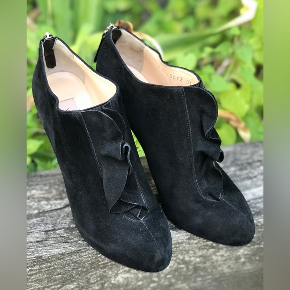 VALENTINO GARAVANI Suede Ruffle Ankle Booties Black Suede Heels SIZE 39 EU - Picture 16 of 16